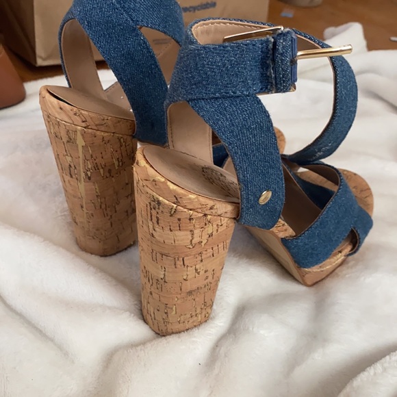 Heel worn once - Picture 3 of 3